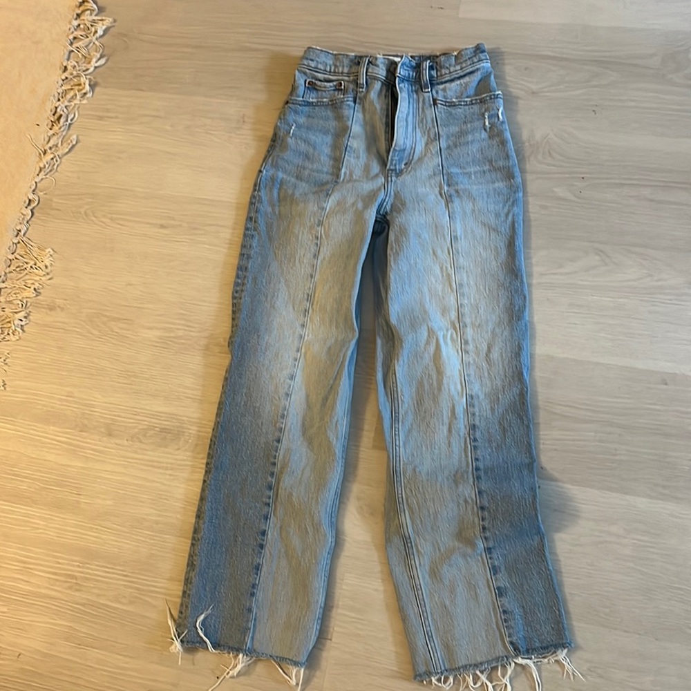 Abercrombie the crop wide leg ultra high rise jeans. Size 25 light/medium wash
